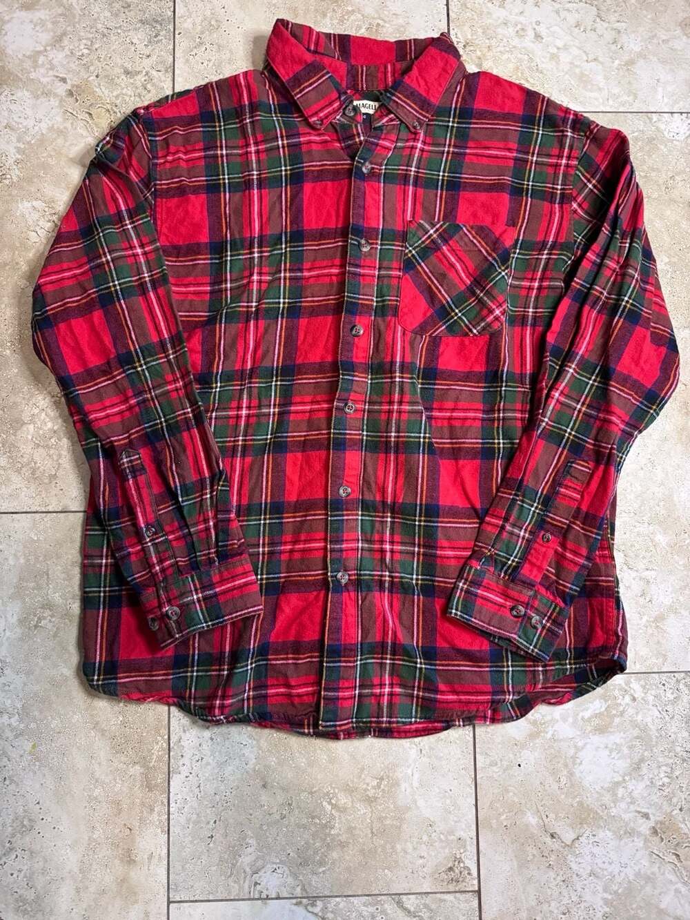Magellan Outdoors Classic Fit Red Plaid Flannel Button Up Shirt Men's Medium